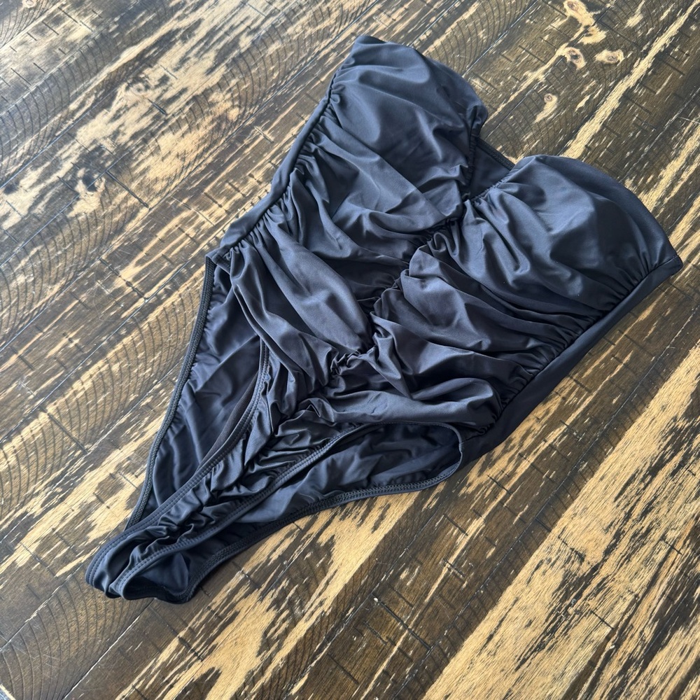 ❤️ Black Ruched Strapless Swimsuit Top / Bodysuit - LARGE